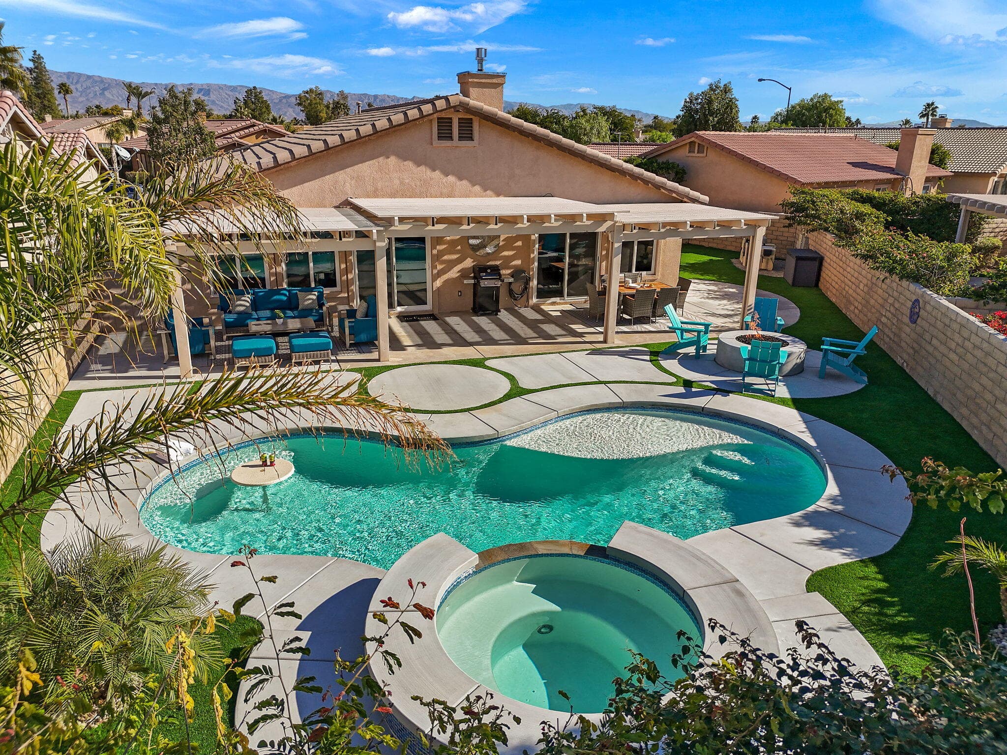 MODERN DESERT PARADISE AWAITS!