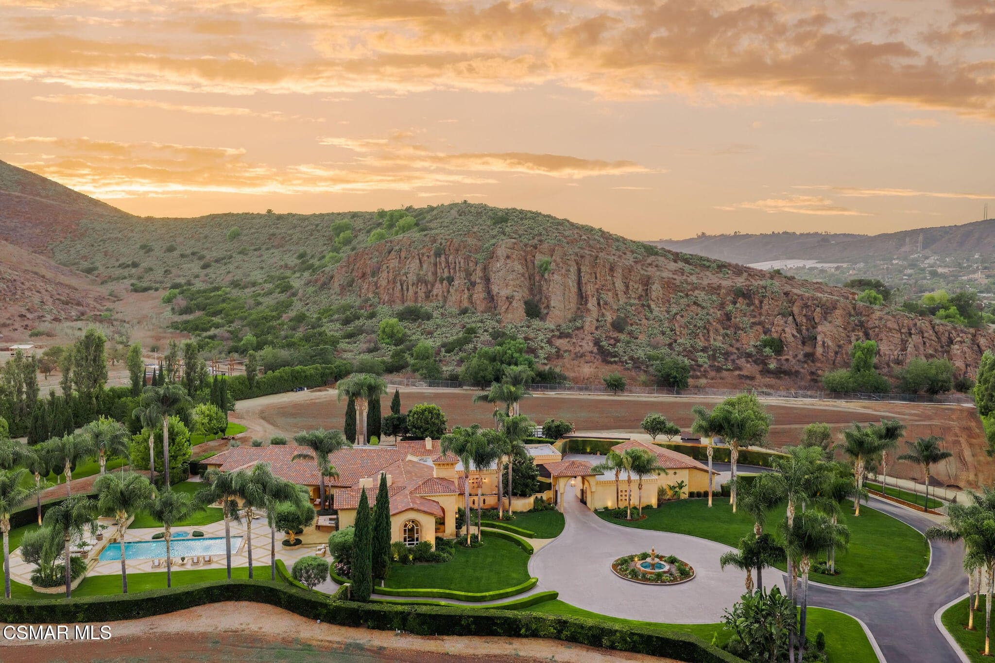 This Sanctuary Retreat has it all!