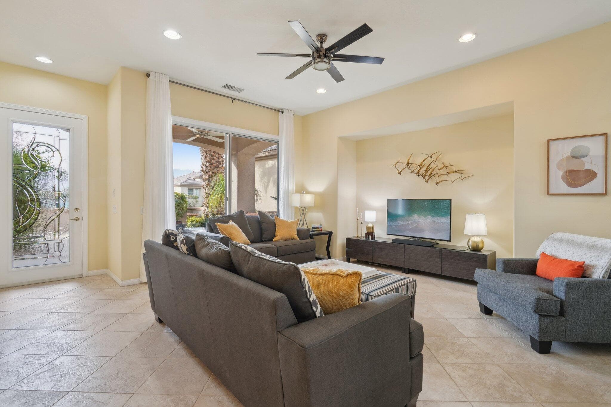 9-web-or-mls-Hoylake Dr-009